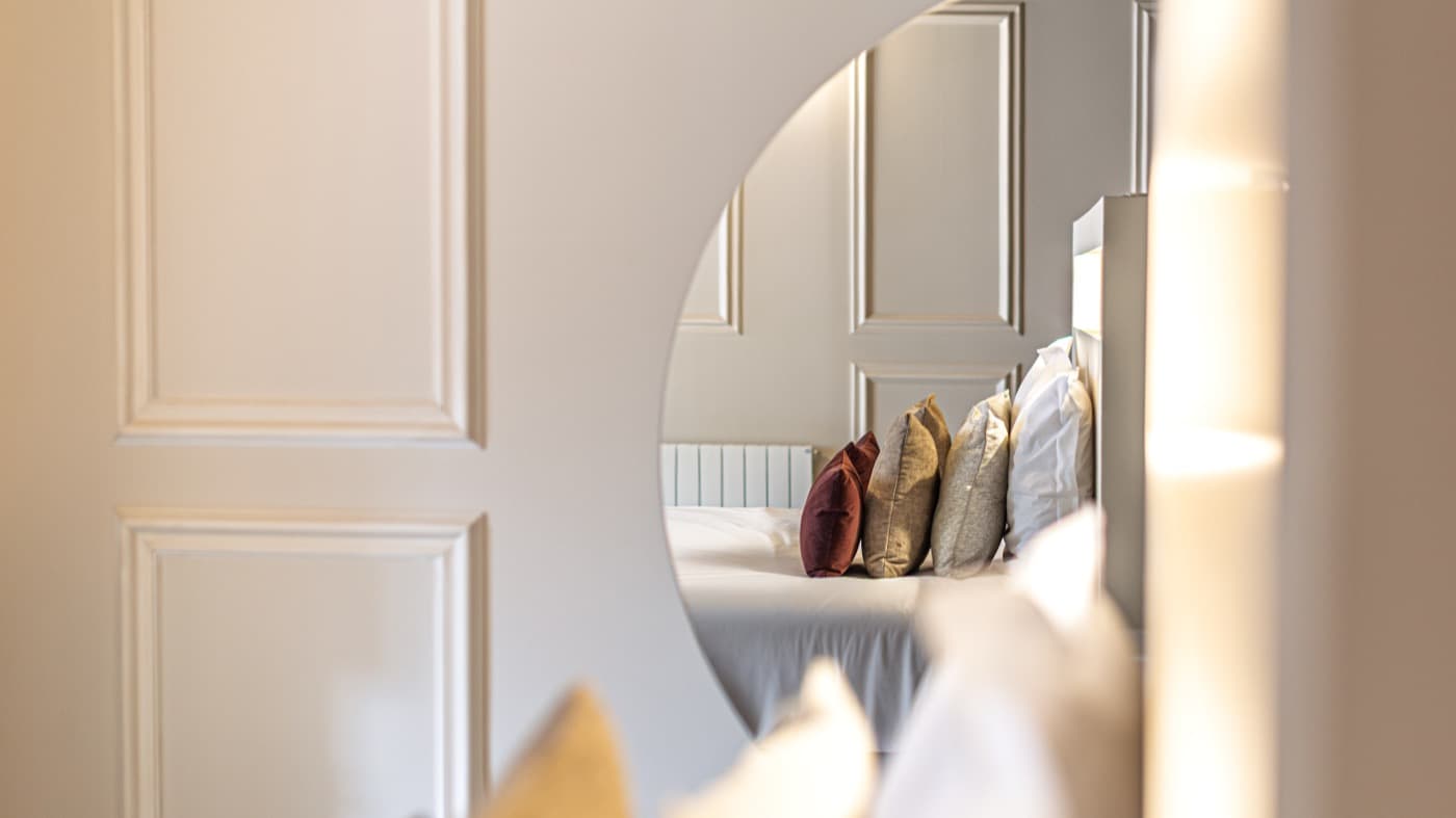 Chambre cocon avec jeu de miroirs, Pure Haven à Chambéry